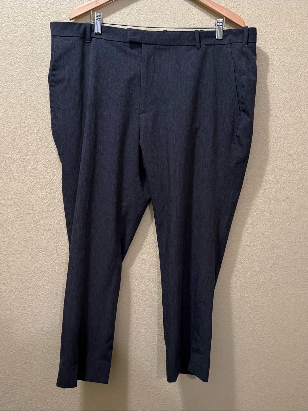Men’s 40x30 (Measures 42x37) Van Heusen Dark Gray Flat Front Dress Pants